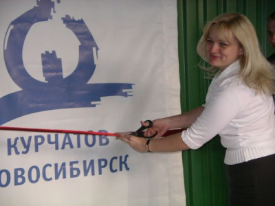 Открытие встречи - перерезание красной ленты