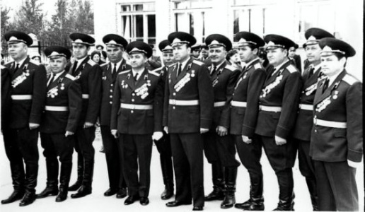 Фото на память после парада в честь годовщины Великой Отечественной войны, середина 70-х