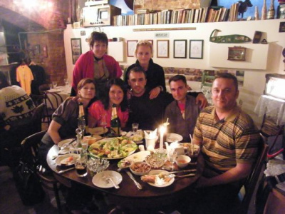 часть 11 "Б", 2 школа. 1992 год выпуска. май 2009 года, Москва. у фотографа дрогнула рука от умиления- качество плохое!))