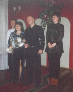 Что-то жениху уже невесело....