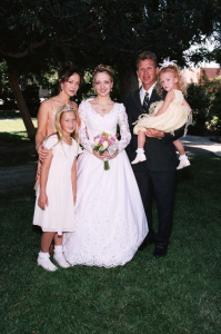 Марина Архипова с мужем и дочками