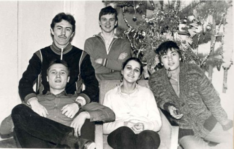 В Искре - Сергей Поздняков, Андрей Ширинкин, Виктор Афанасьев, Вика (дай Бог памяти! Мироненко), Олег Цапенко