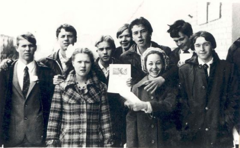 участвуют в массовке - Коротков Лёша, Самцов Эдик, Стрелкова Ирина, Стригун Игорь, САша Мрыгин, ёня Горковенко, Таня Койчуренко, Мазур Игорь, Олег Барышников