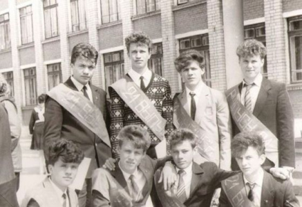 21 выпуск сш 2 парни 10 А класса частично