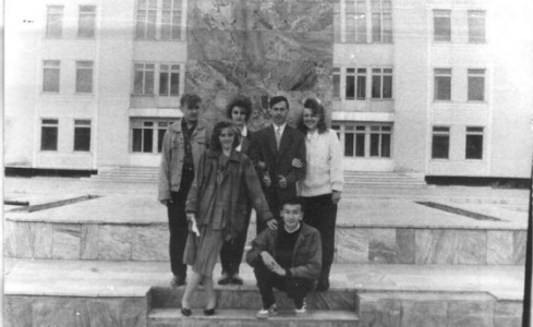 Выпуск 1993 год  9 класс, Рожок Игорь, Симонова Татьяна, Котов Евгений, Антонова Ирина и Анур  Жарлыганов