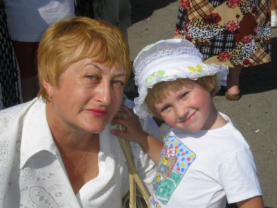 Бабушка с внучкой