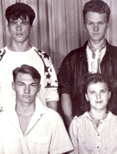 Созинов Вова Кольцов Саша Минеев Олег и его сестра 