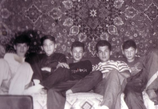 Костя Бобов, Жас, Славка Сурков