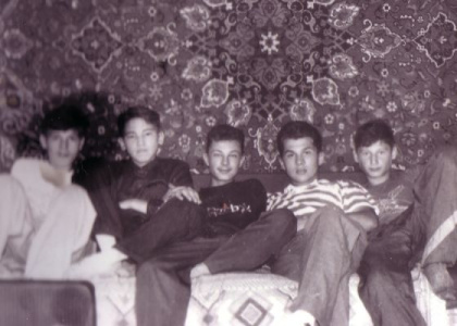 Костя Бобов, Жас, Славка Сурков